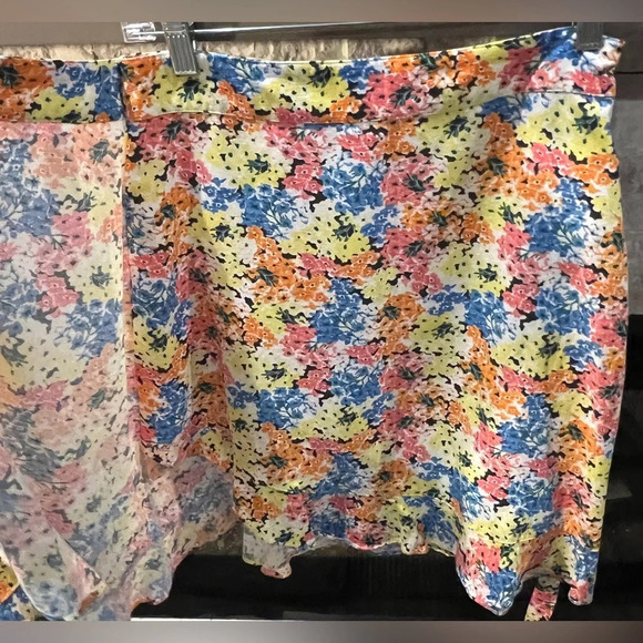 Loft size 2 ruffled floral skirt - Picture 2 of 8